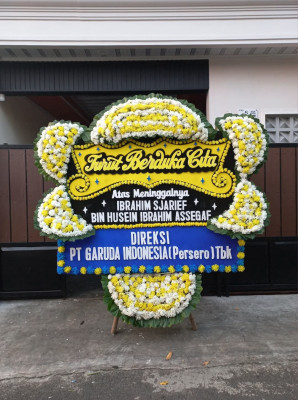 Papan Bunga Duka di Danau Teluk
