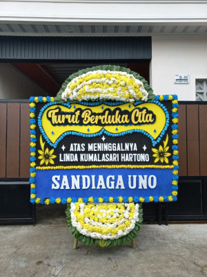 Papan Bunga Duka di Danau Teluk